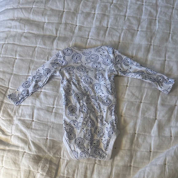 8 piece 3-6mo. Cozy Baby Boy Clothes (023) - Picture 14 of 16